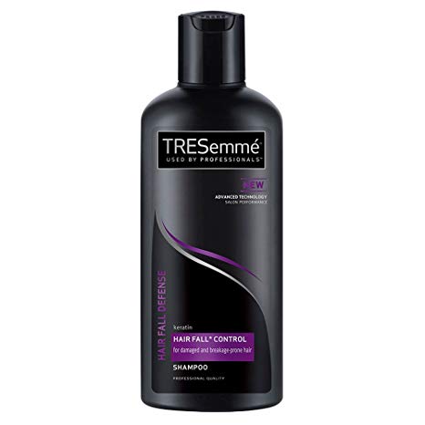 Shampo untuk rambut rontok Tresemmé Hair Fall Defense.